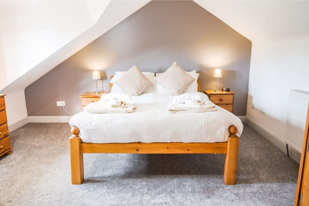 Double bed in Rose cottage