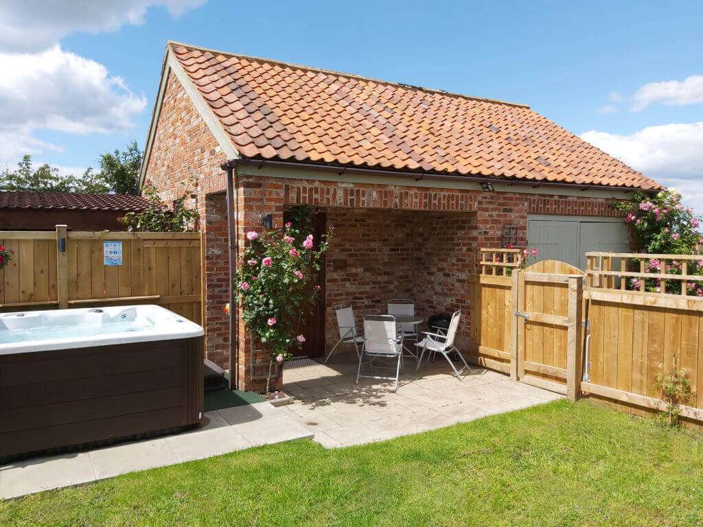 Cottage with garden and hot tub
